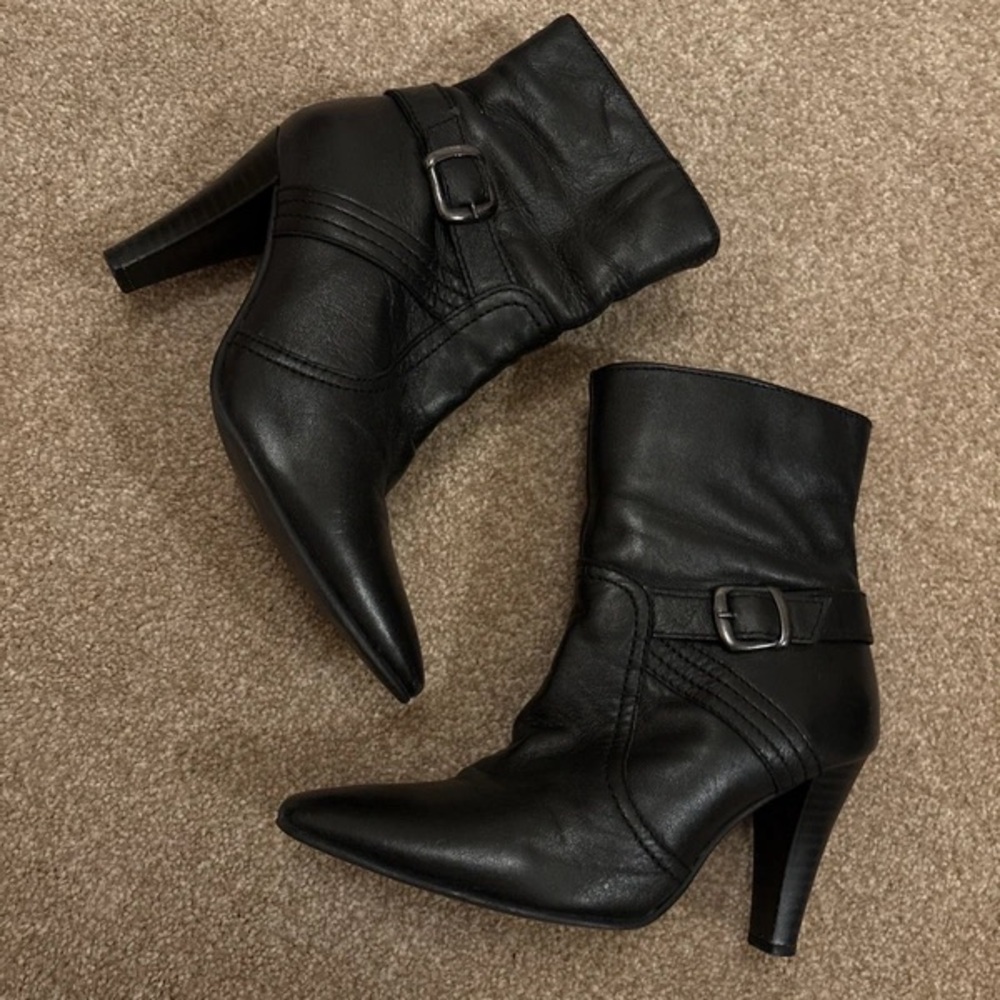 Elegant Black Heeled Boots